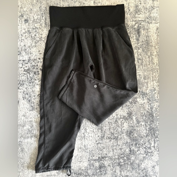 lululemon athletica Pants - EUC! Lululemon Post Power Crop, washed black, size 6, hard to find!!
